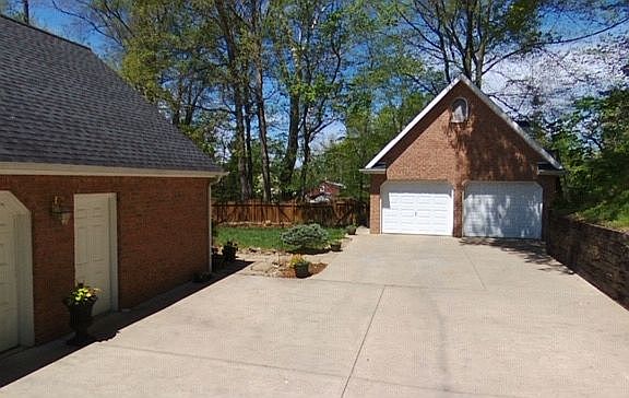 Additional unattached garage