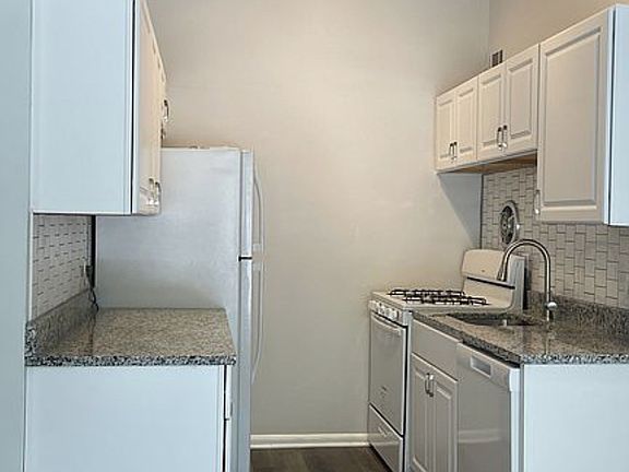 5th image of 4319 Americana Dr APT 204