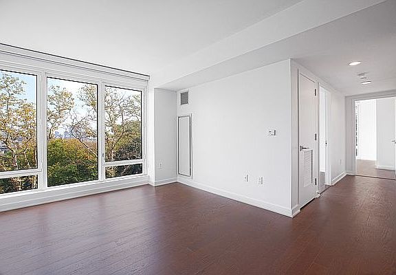 3rd image of 400 W 113th St #227