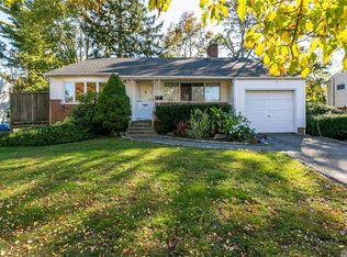 16 Gary Rd, Syosset, NY 11791