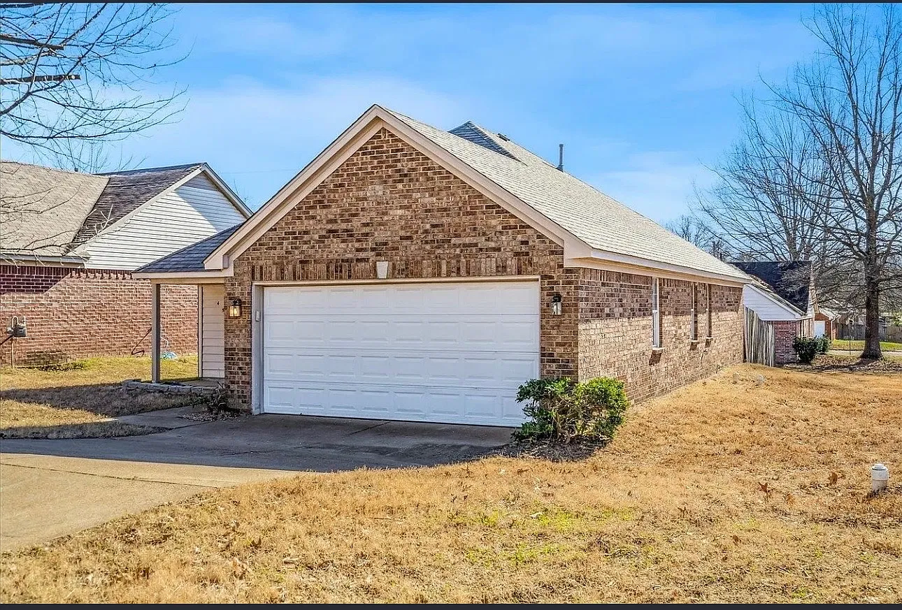 3 bed, 1209 sqft, $1,700 — Photo 1