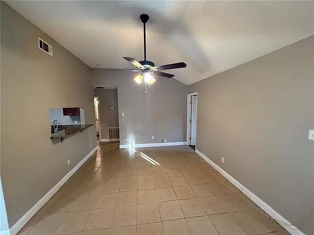 2717 Laurie Ln — Photo 6