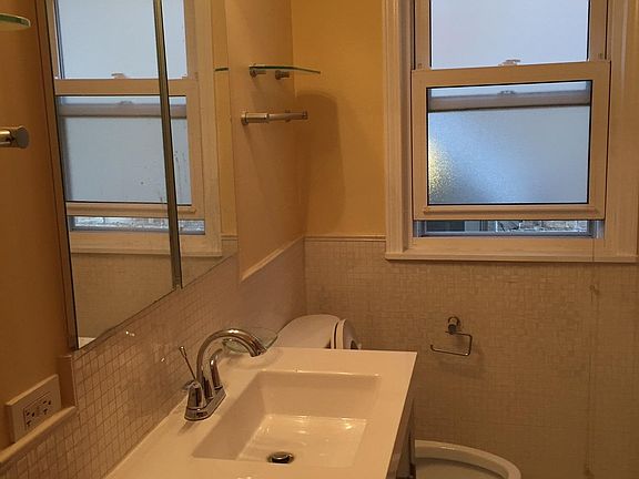 3rd image of 5901 N Merrimac Ave Floor 2