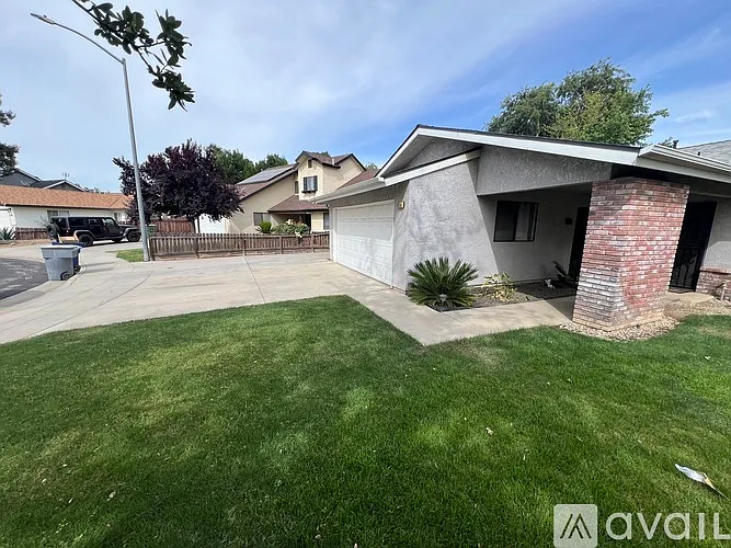 1690 Buckingham Ave — Photo 4