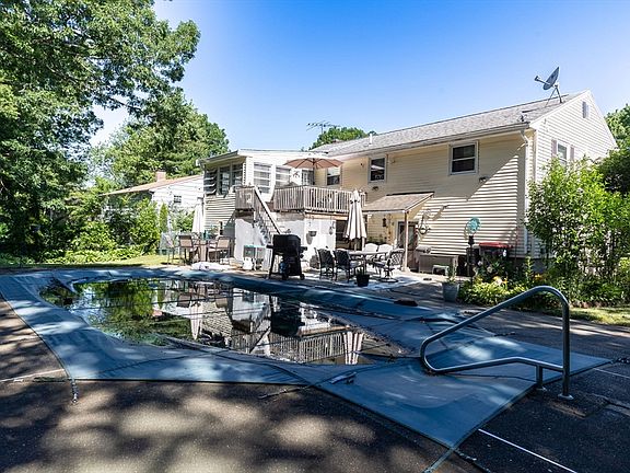 5th image of 14 Highfield Dr
