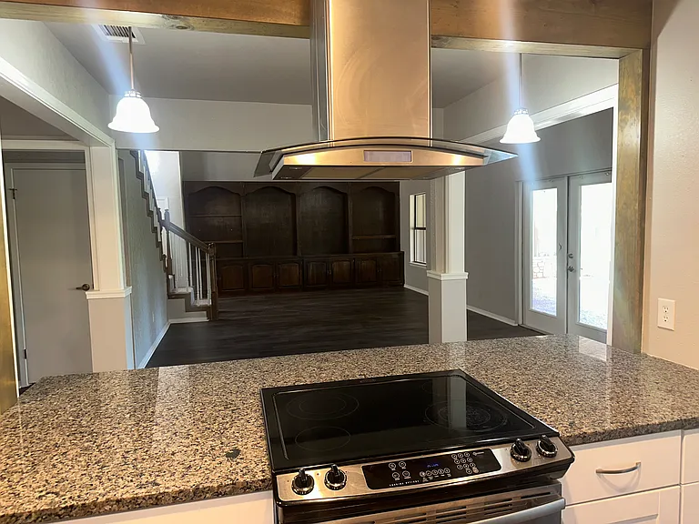 528 Sand Bend Dr — Photo 5