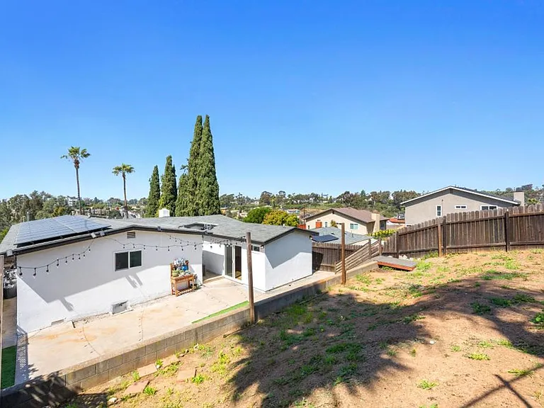 1007 Winston Dr — Photo 28