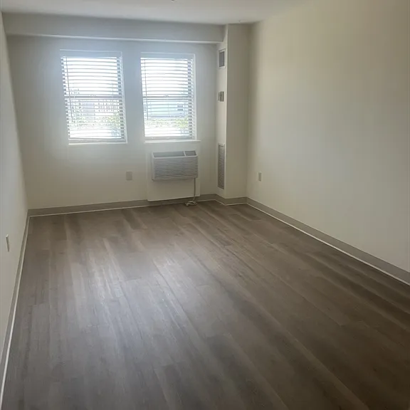 750 Davol St #221 — Photo 3