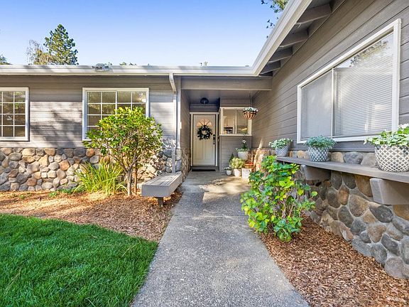 3rd image of 702 Pinecone Dr