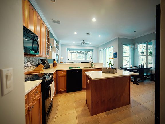 2nd image of 23363 Olde Meadowbrook Cir