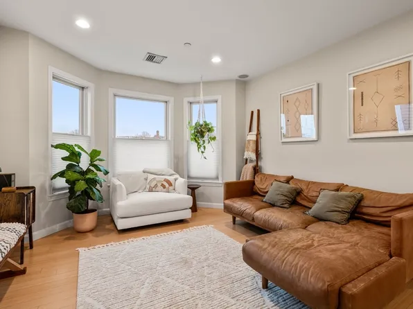 366 W 2nd St Unit 4, South Boston, MA 02127