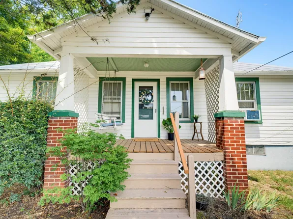 17 Country Boy Ln, Staunton, VA 24401