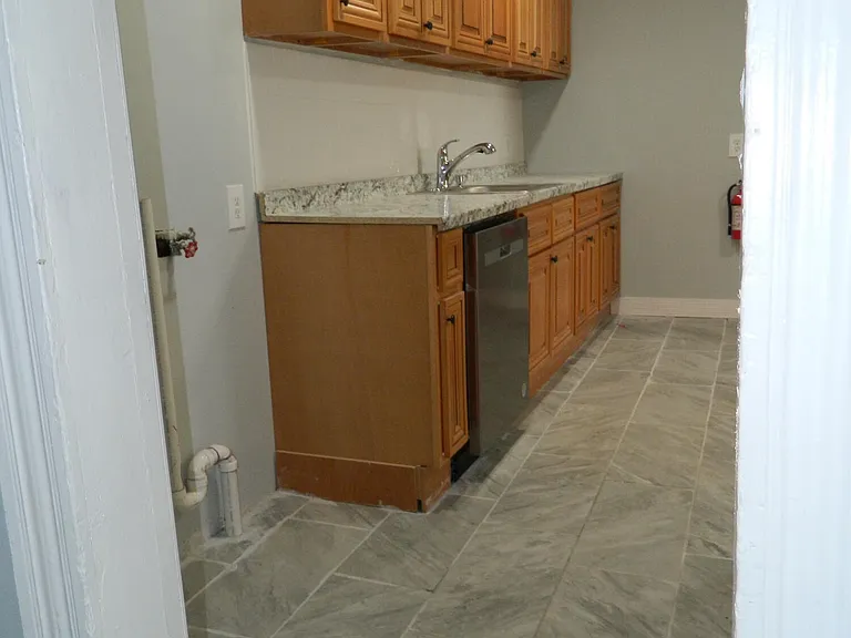 829 N Main Ave — Photo 2
