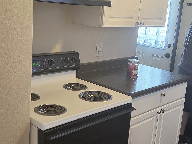 519 Kirkwood Ave — Photo 2