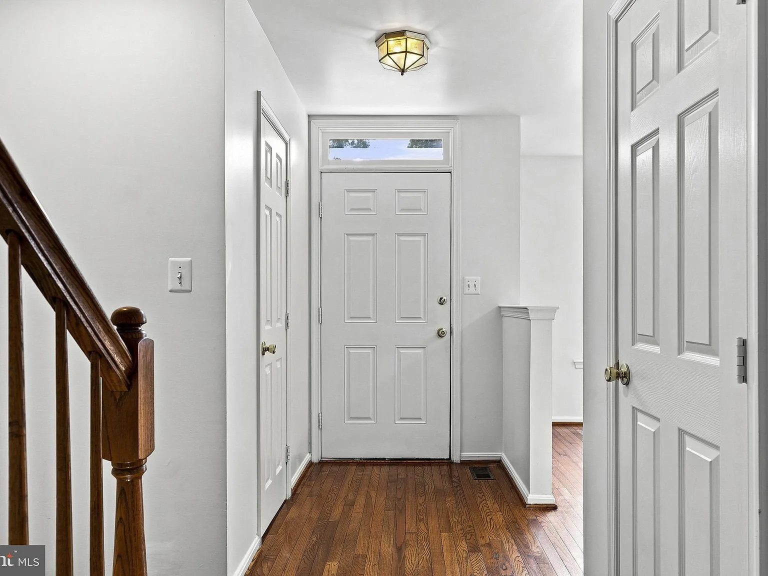 3 bed, 3.5 bath, 2114 sqft, $2,500 — Photo 3