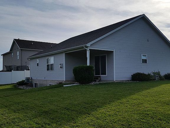 3rd image of 2110 Moorwood Dr