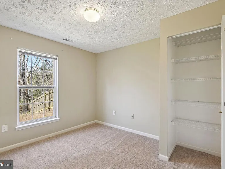 8322 Lyndhurst St — Photo 40