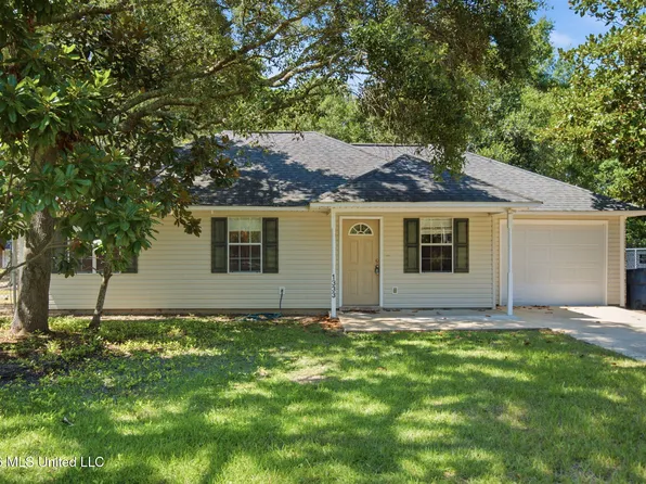 1333 Oak St, Ocean Springs, MS 39564