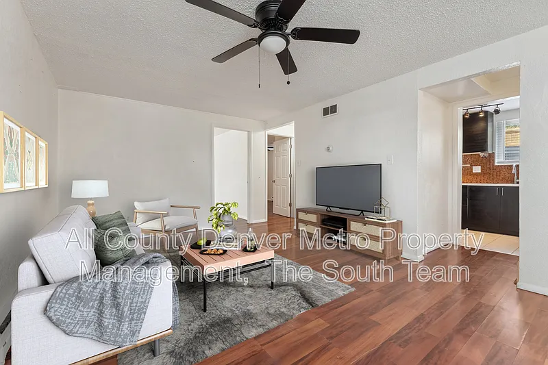 2 bed, 1.0 bath, 912 sqft, $1,445 — Photo 3