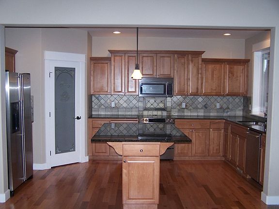3rd image of 3936 Cameron Dr NE