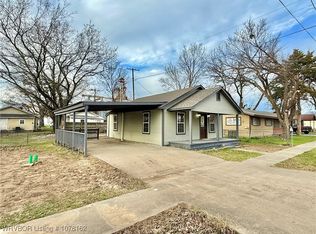 405 N McKenna St, Poteau, OK 74953