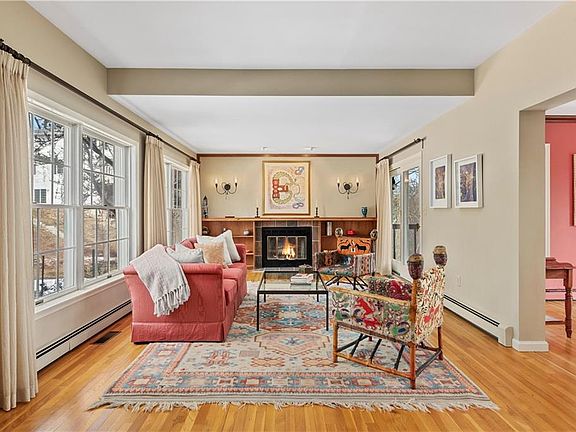 5th image of 7 Quaker Hill Ct W