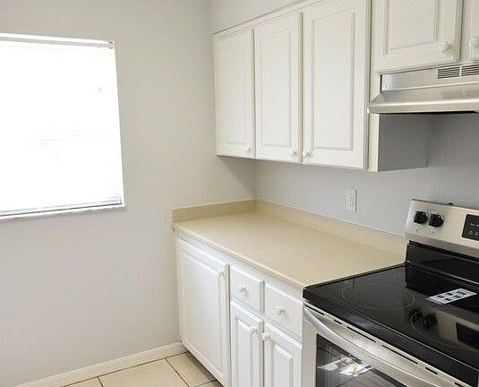 4th image of 920 W New York Ave #B203
