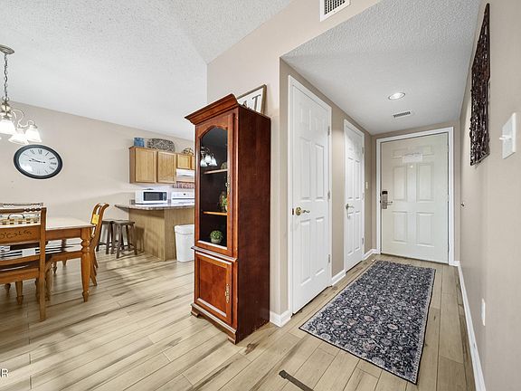 5th image of 205 Ogle Dr #614