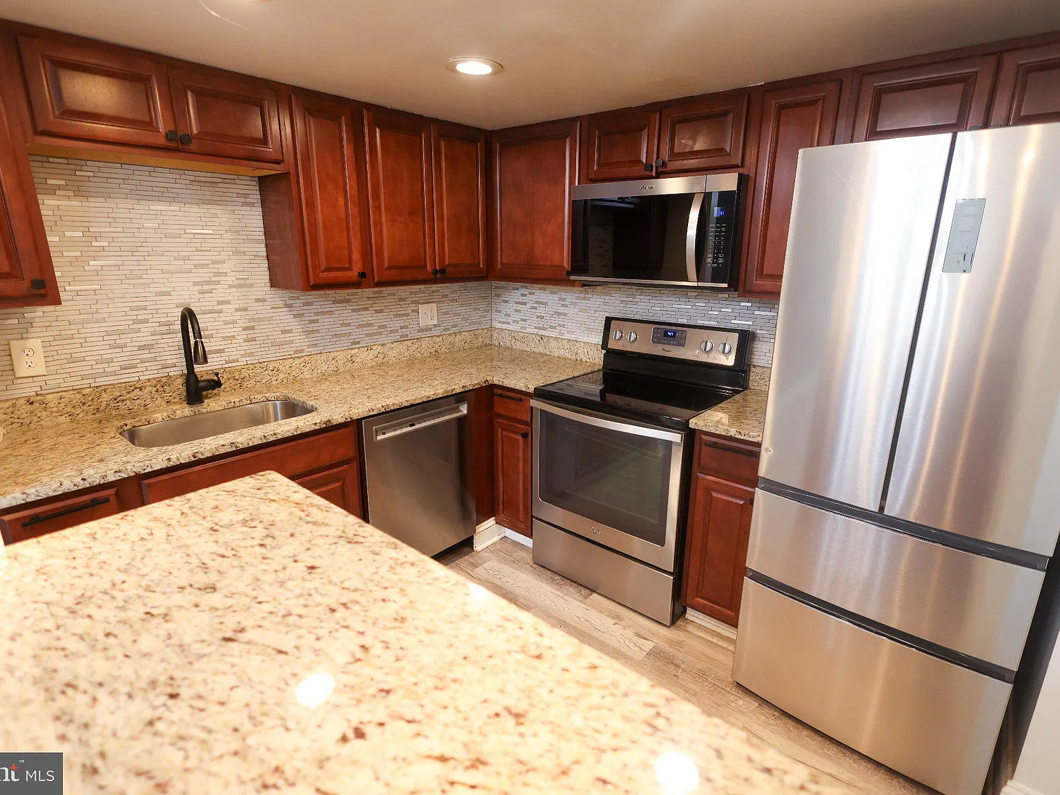 2 bed, 2.0 bath, 1082 sqft, $2,300 — Photo 4
