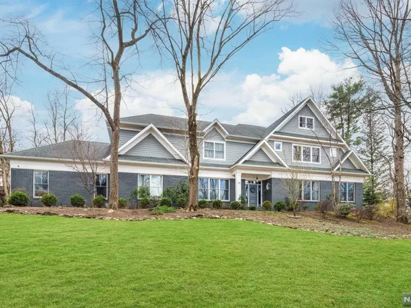 25 Lawrence Dr, Short Hills, NJ 07078