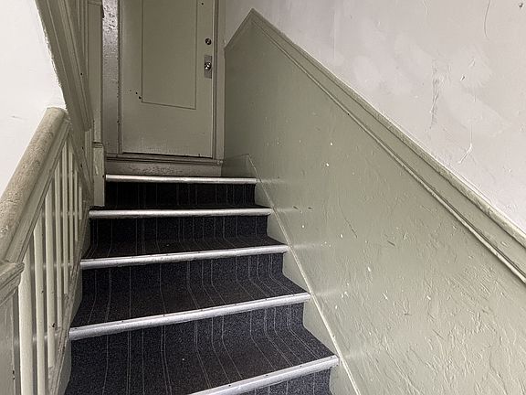 2nd image of 1325 Lincoln Way APT 2