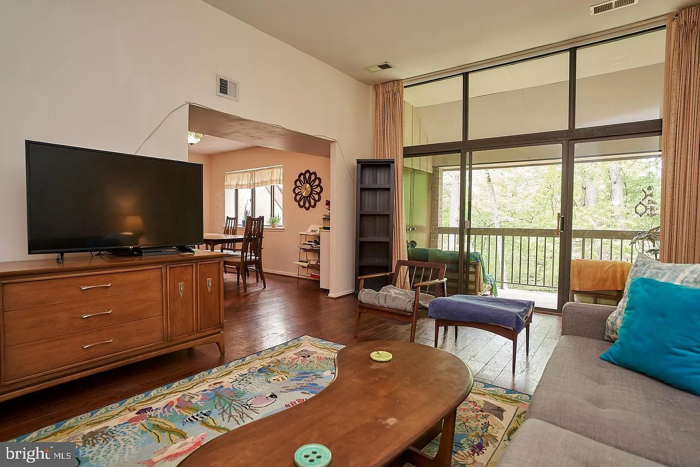 2 bed, 1.0 bath, 1112 sqft, $2,350 — Photo 2