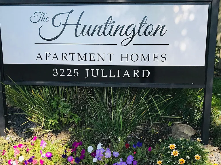 The Huntington Apartments — Photo 15