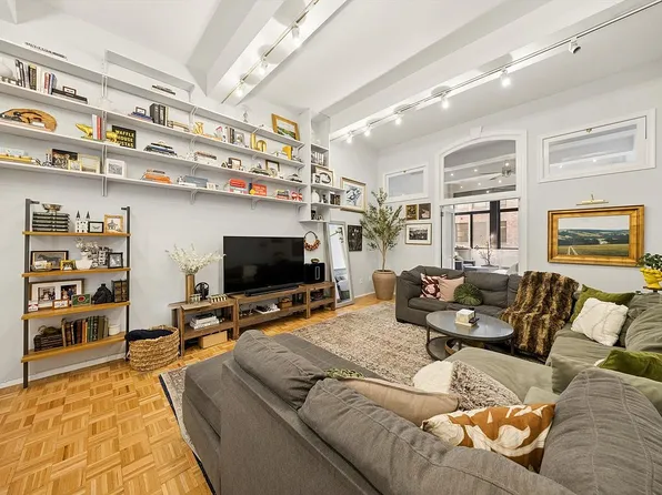 310 E 46th St APT 4E, New York, NY 10017