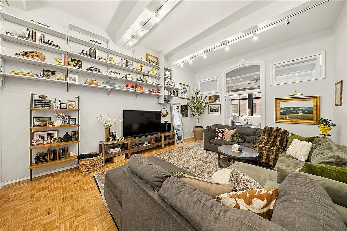 310 E 46th St APT 4E photo 1
