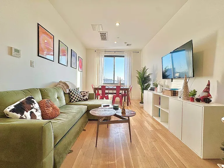818 Lexington Ave #3C — Photo 2