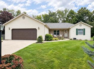 216 Cindy Ct, Millersburg, IN 46543