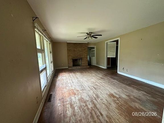 5th image of 530 Benton Ct