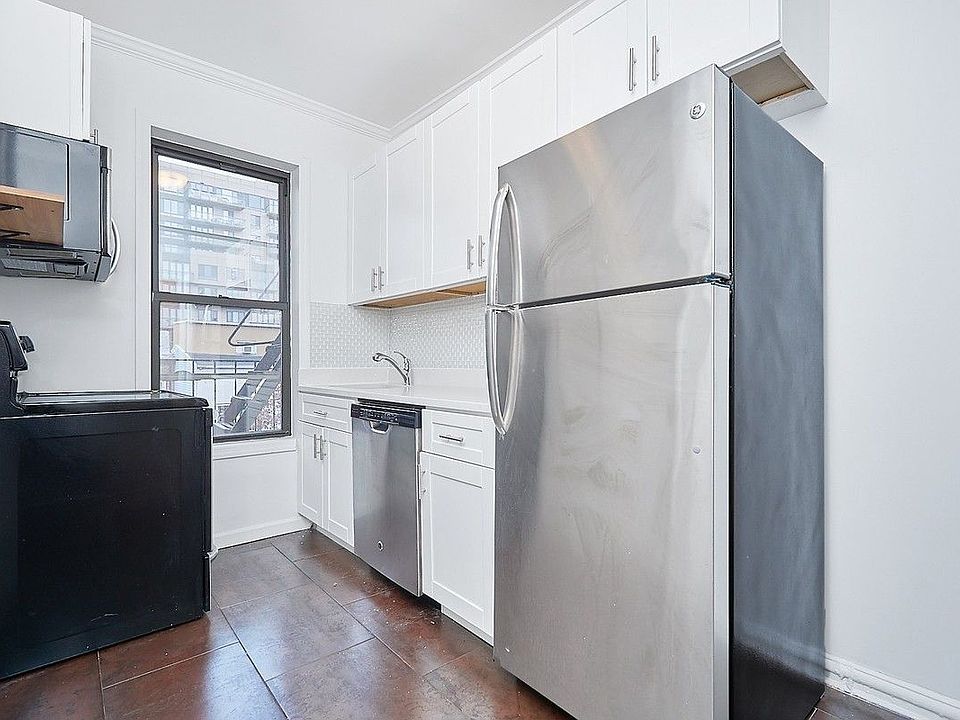 2nd image of 219 13th St APT 8A