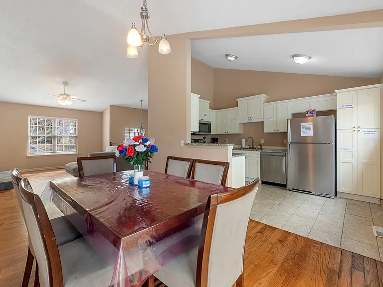 646 Woodcrest Manor Dr — Photo 17