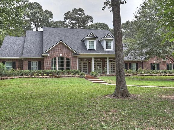 Classic, low maintenance 100% brick home, with one year old roof