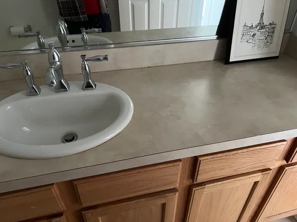 665 W Division St APT C, Chicago, IL 60610