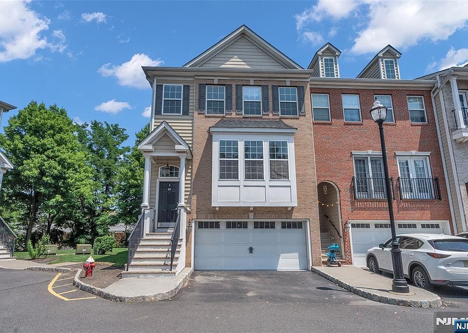 1st image of 8 Creekside Court