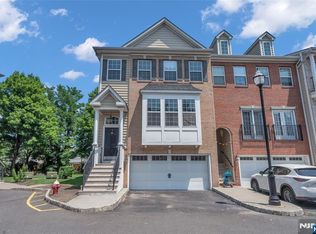 8 Creekside Court, Secaucus, NJ 07094