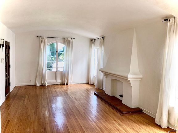 4th image of 224 S Sycamore Ave #1