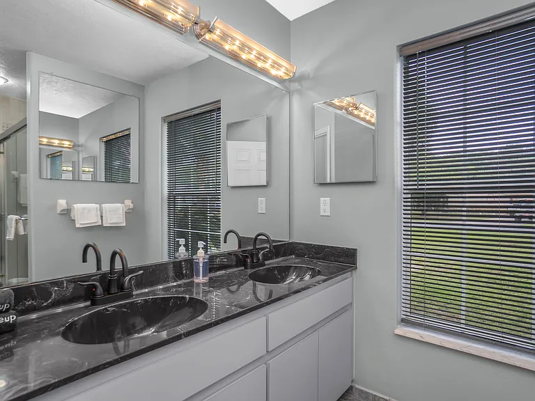 914 N Country Club Dr — Photo 23