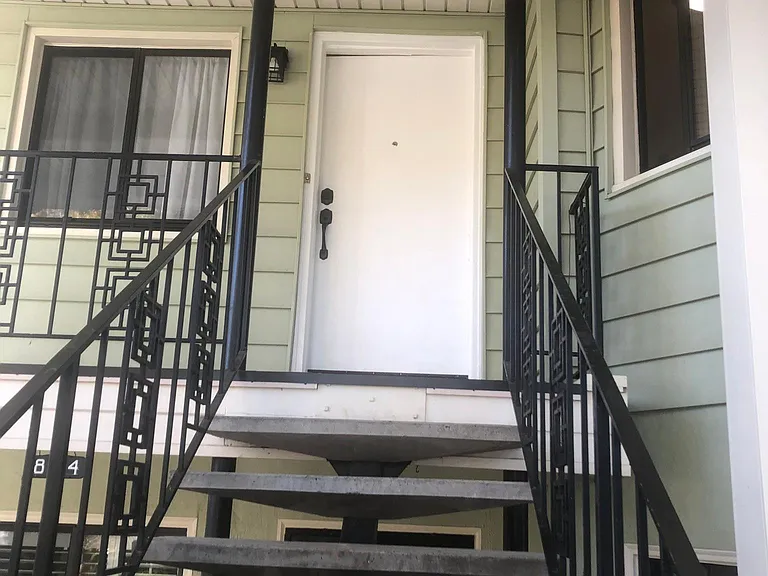 824 1/2 9th Ave #UPPER — Photo 2