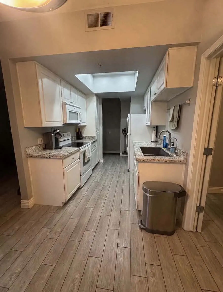 3 bed, 1296 sqft, $2,500 — Photo 3