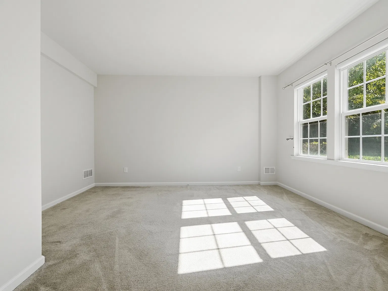 3 bed, 2.5 bath, 2025 sqft, $4,550 — Photo 3