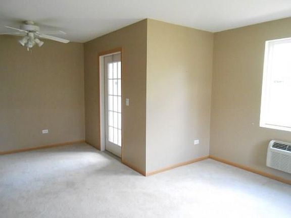 3rd image of 109 Silverstone Dr